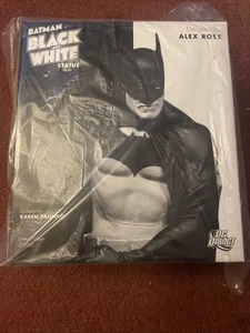 2007 Batman Black-And-White Statue - Picture 1 of 7