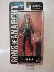 2014 Mezco Toyz Sons of Anarchy SOA - Gemma W/ Fork 6" Figure BRAND NEW - Picture 1 of 2