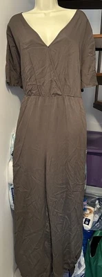 TRAJE NUEVO CON ETIQUETAS BLOOMCHIC 22 24 Mameluco Verde Fatiga Atado Hasta la Rodilla Foto 1 de 4