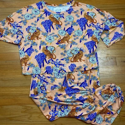 Conjunto de pijama The Cat’s estampado de tigre estilo jogger talla mediana top y pantalones Foto 1 de 4