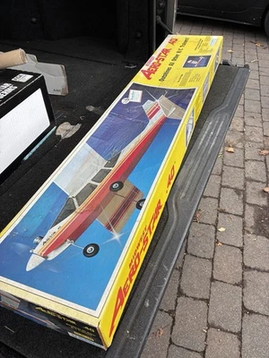 Midwest Aero Star 40 Entrenador con Extras R/C Modelo Balsa Kit de Avión Foto 1 de 4