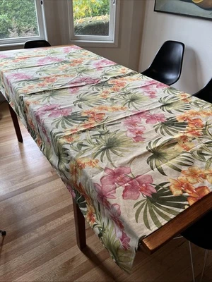 Mantel Tommy Bahama Home estampado hawaiano 60"x84" Foto 1 de 4