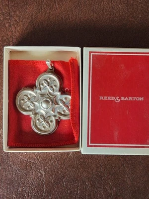 Cruz de Navidad 1986 Reed & Barton plata esterlina adorno de Navidad Foto 1 de 3