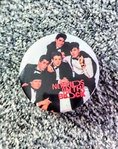 Vintage New Kids On The Block NKOTB Tuxedo Portrait Pin - Picture 1 of 2