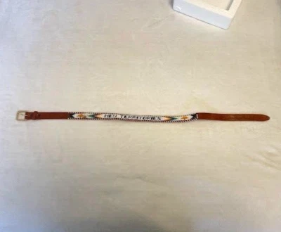 Cinto de couro vintage com miçangas "NOVOS TERRITÓRIOS" feito em Hong Kong - Imagem 1 de 4