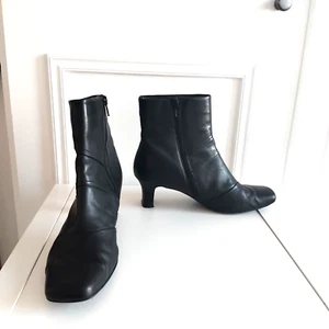 Clarks Black leather square toe zip 90s style classic ankle boots Sz 4.5 /37.5 - Picture 1 of 9
