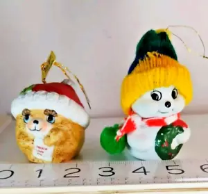 DE COLECCIÓN 2 Campanas HECHAS A MANO Bisque Porcelana MUÑECO DE NIEVE Adornos de Navidad Taiwán - Imagen 1 de 12