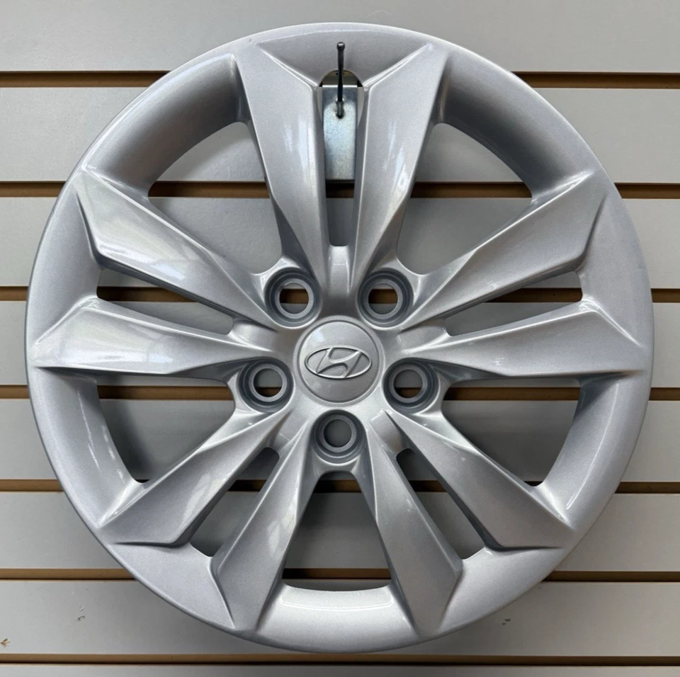 Tapacubos plateados Hyundai Sonata 2011-2014 16" cubierta de rueda original de fábrica atornillada Foto 1 de 1