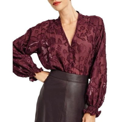 Blusa Express Borgoña Floral Texturizada Cuello en V Manga Larga Talla M Foto 1 de 4