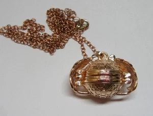 Kugelförmiger Flügel Anhänger Für 4 Fotos Rosefarbig mit Kette mind. 64cm - Bild 1 von 2