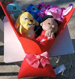 Disney LILO & STITCH Bouquet Peluche San Valentino 16" Angel Scrump Nuovo con etichette LEGGI DESCRIZIONE - Foto 1 di 16