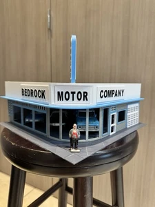 O Scale 50’s Style Corner Car Dealership - Picture 1 of 7