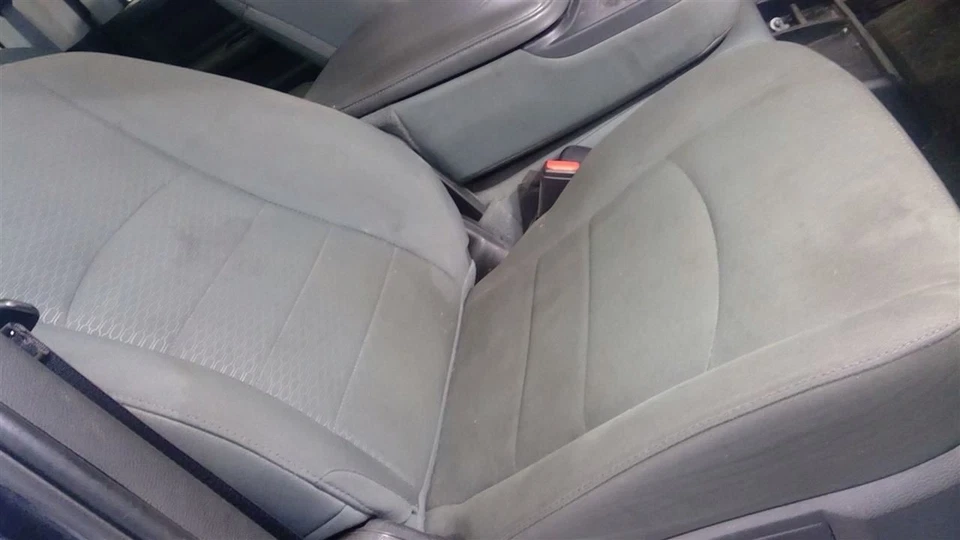 Dodge RAM 3500 2016 Front Seat back - 68196658AA 4976 - Imagem 1 de 4
