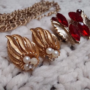 Lote De Colección 2 Pendientes Clip Tono Dorado Estrás y Cadena Sarah Coventry Declaración - Imagen 1 de 13