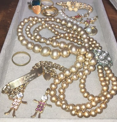 Joyas de oro algunas marcadas algunas no Marvella, Ki.s, gemas Speidel y perlas de imitación Foto 1 de 4