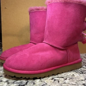Ugg Australia Bailey Bow Boot In Cerise (Hot Pink), Size 6 - Picture 1 of 16
