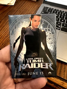 VINTAGE LARA CROFT TOMB RAIDER MOVIE PROMO PIN - Picture 1 of 2