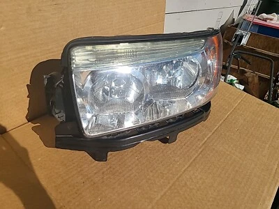 Luz de cabeza izquierda del conductor Subaru Forester 2006-2008 usada🤙 Foto 1 de 4