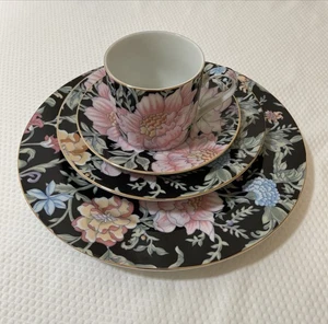 Garden Pleasures for Bloomingdales 4-piece Dinner Set. - Picture 1 of 7