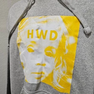 Neu mit Etikett Halfway Dead HWD Logo Baddie Grunge Baggy Hoodie Herren M grau gelb Grafik - Bild 1 von 7