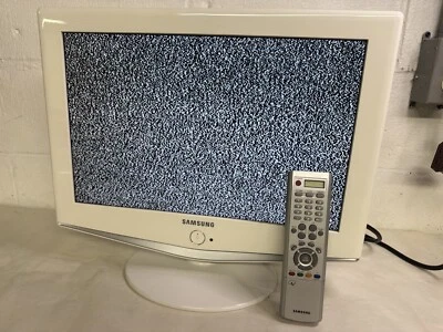 Samsung LN-S1952W 19 Inch Widescreen Flat Panel LCD HDTV Monitor White W/ Remote - Image 1 of 4