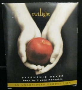 TWILIGHT STEPHENIE MEYER AUDIO BOOK ON 11 COMPACT DISCS 12 HOURS 51 MINUTES - Picture 1 of 4