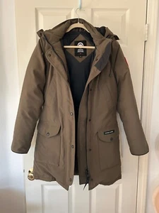 Canada Goose Women's Trillium Parka in Military Green - Picture 1 of 7