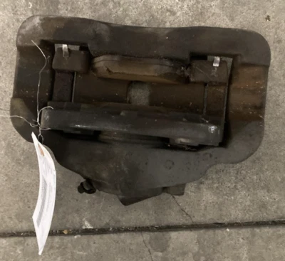 Pinça de freio esquerda BMW 2004 545I - Imagem 1 de 2