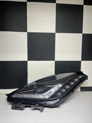 Faro xenón izquierdo Chevrolet Corvette C7 Z06 ZR1 2016-2019 usado OEM 23326981 Foto 1 de 4