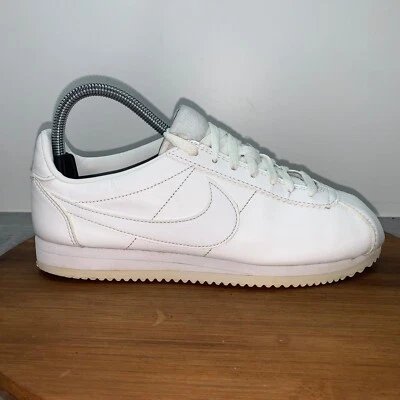 Nike Cortez Básico Para Mujer Talla 8 Zapatos Triple Blanco Atlético Clásico Tenis Foto 1 de 4