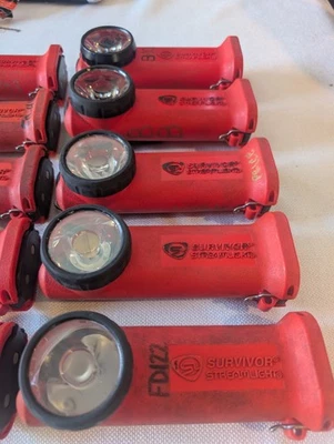 Linternas LED de ángulo recto de 1 luz de corriente para sobrevivientes marcas permanentes  Foto 1 de 4