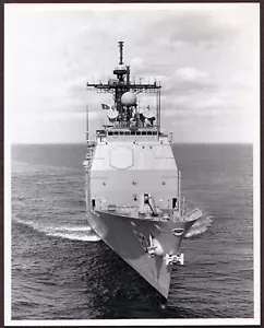 USS Cowpens (CG-63) Oficial 8x10 B&W Brillante Publicidad BIW Fotografía #3 - Imagen 1 de 1