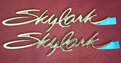 2- Nuevo de Lote Antiguo Emblemas Puerta Lateral Buick Skylark 92 93 94 95 96 97 98 1992 1993 1995 1998 Foto 1 de 4