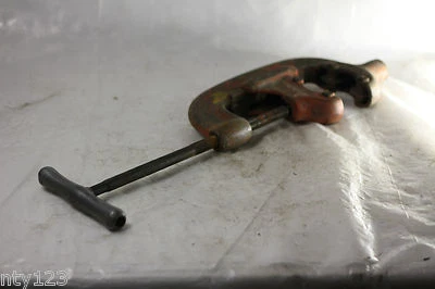 RIDGID 4 WHEEL 2 1/2"-4 1/2" PIPE CUTTER  - Image 1 of 3