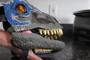 Dinosaur Mask Awesome! Moving Eyes and Jaw. - Picture 1 of 5
