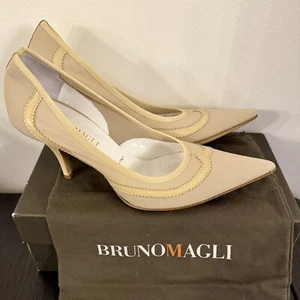 Bruno Magli Cream Wingtip Kitten Heels Size 38.5 EU Vintage. Duster bag and box. - Picture 1 of 4