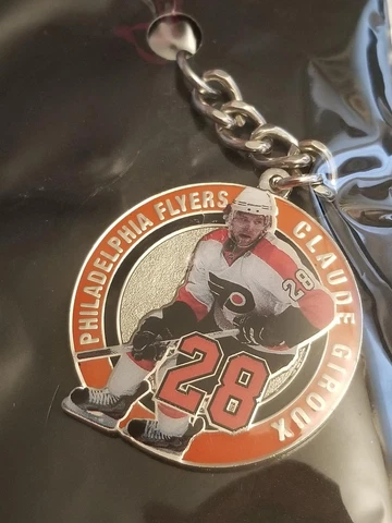 Claude Giroux 28 Philadelphia Flyers JF Sports NHL Keychain Magnet 2851 Cover