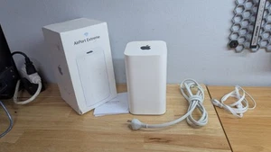 Apple AirPort Extreme 13000Mbps 3 Port ME918LL/A 802.11AC - Picture 1 of 3