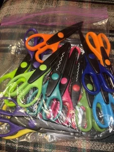 Set Of 15 Crafting Scissors Zigzag Wavy Fancy Border - Picture 1 of 1