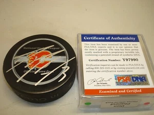 Dion Phaneuf Signed Calgary Flames Official Game Hockey Puck Auto PSA/DNA COA 1A - Picture 1 of 3
