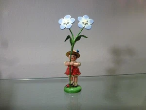 Blumenkind mit Flachs Hubrig Volkskunst Erzgebirge Holzminiatur - Picture 1 of 6