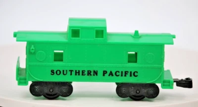 MARX O GAUGE GREEN ALL PLASTIC SOUTHERN PACIFIC FOUR WHEEL CABOOSE - Image 1 of 4