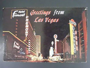 Tarjeta postal de Saludos desde Las Vegas Night View Hotel Fremont Horsehoe Casino años 60 - Imagen 1 de 1