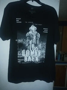 Pennywise It Comes Back Herren T-Shirt L schwarz Horrorfilm Chapter Two Clown Tee - Bild 1 von 3