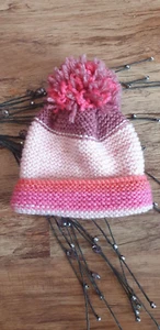 HAND KNITTED BABY BEANIE / HAT - Picture 1 of 2