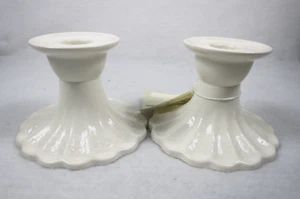 Spode Copeland Inglaterra Chelsea Mimbre 2 Candelabros Cónicos Cerámica Blanca 3.5" T - Imagen 1 de 6