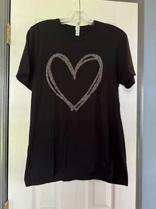 Bella Canvas Size L Black Short Sleeve Graphic Tee Leopard Print Heart VGUC - Picture 1 of 2