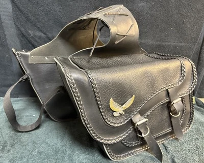 Bolsas de sillín Willie & Max inclinadas con insignia de águila cuero genuino negro Foto 1 de 4