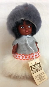 Vintage Small Regal Eskimo Doll Made In Canada Fur Clothing Leather Indien Art - Picture 1 of 7