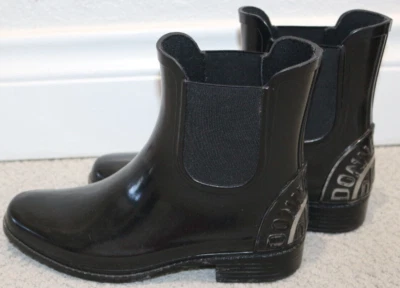 Botas de lluvia DKNY negras Marsha Chelsea de goma talla 6 Foto 1 de 4